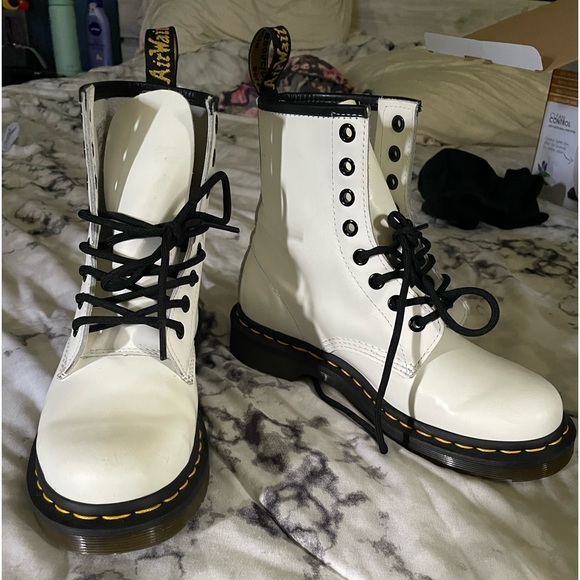 Size 6 doc martens in white. Worn maybe 5 times - Picture 2 of 5